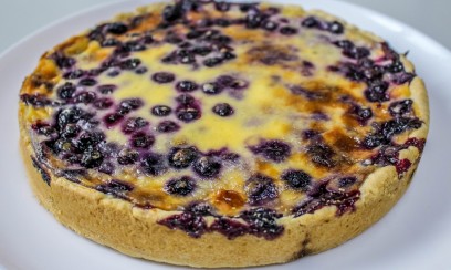 СЛАДКИЙ КИШ С ГОЛУБИКОЙ В СМЕТАННОЙ ЗАЛИВКЕ