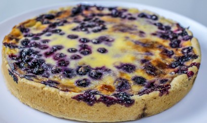 СЛАДКИЙ КИШ С ЧЕРНИКОЙ В СМЕТАННОЙ ЗАЛИВКЕ