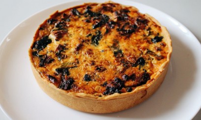 ФРАНЦУЗСКИЙ КИШ С ИНДЕЙКОЙ, ВЯЛЕННЫМИ ТОМАТАМИ И ШПИНАТОМ